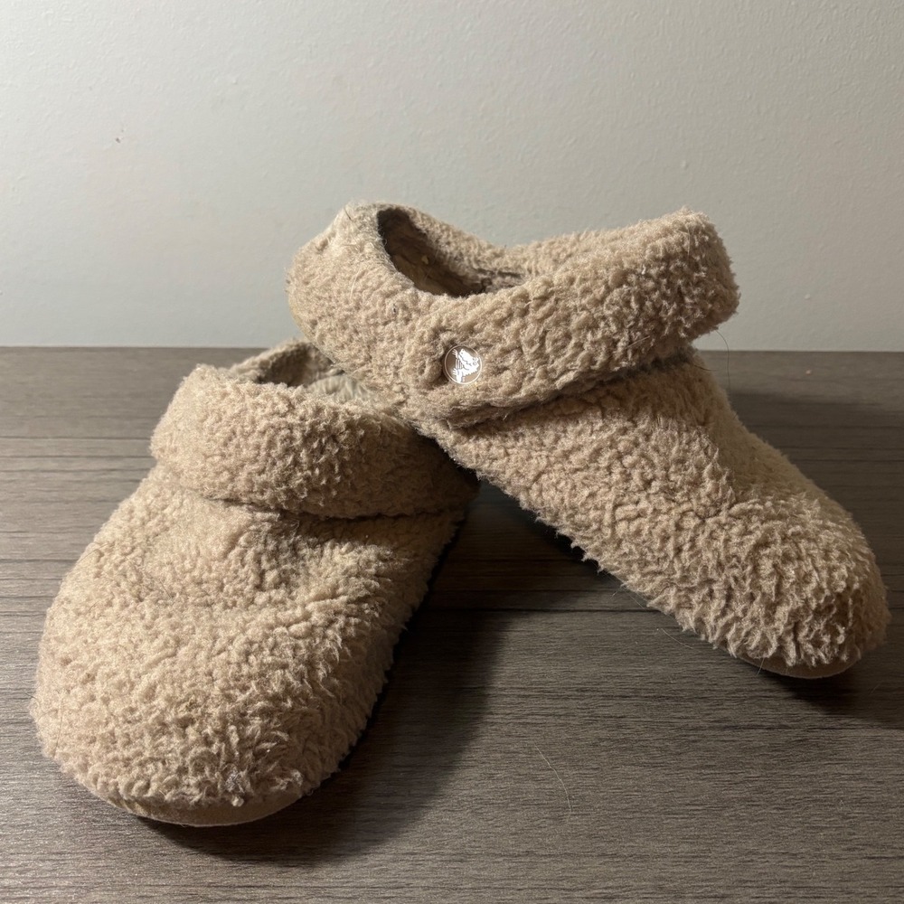 CROCS Classic Cozy Slippers Brown Teddy M5/W7